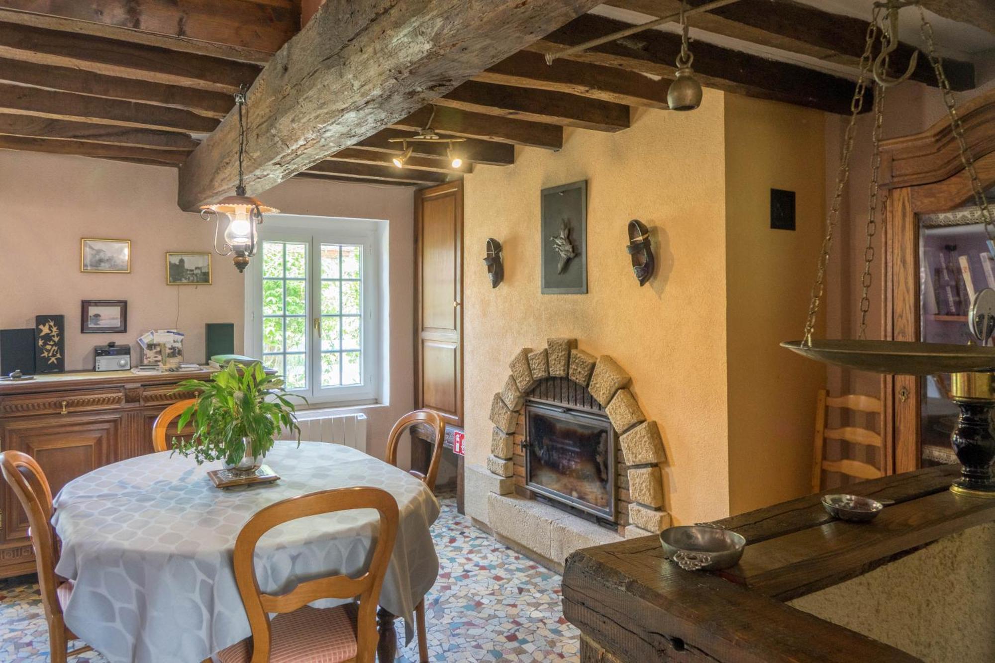 Chantilly ,Petit Dejeuner Et Table D'Hotes Possible Noyers  Exterior foto
