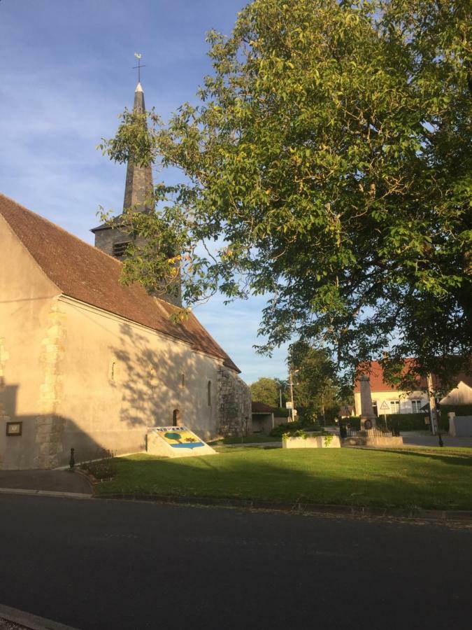 Chantilly ,Petit Dejeuner Et Table D'Hotes Possible Noyers  Exterior foto